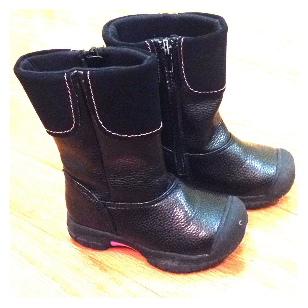 Khombu Winter Boots (Toddler girl - size 8)